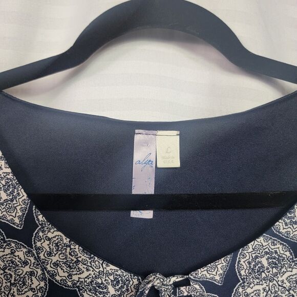 Francesca’s Women’s Alya Bell Sleeve Mixed Print Dress Tie Neck Cutout Hem L - Picture 4 of 10